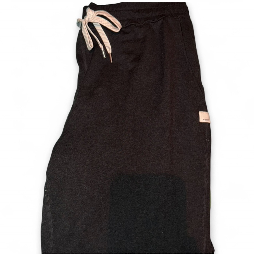 Vuori Men’s Black Athletic Jogger Sweatpants with cream Drawstring